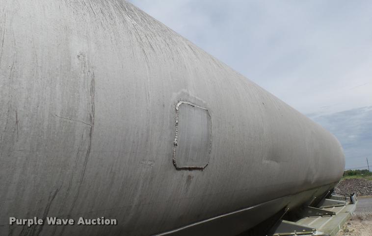 image for item K4048 1972 Heil tank trailer