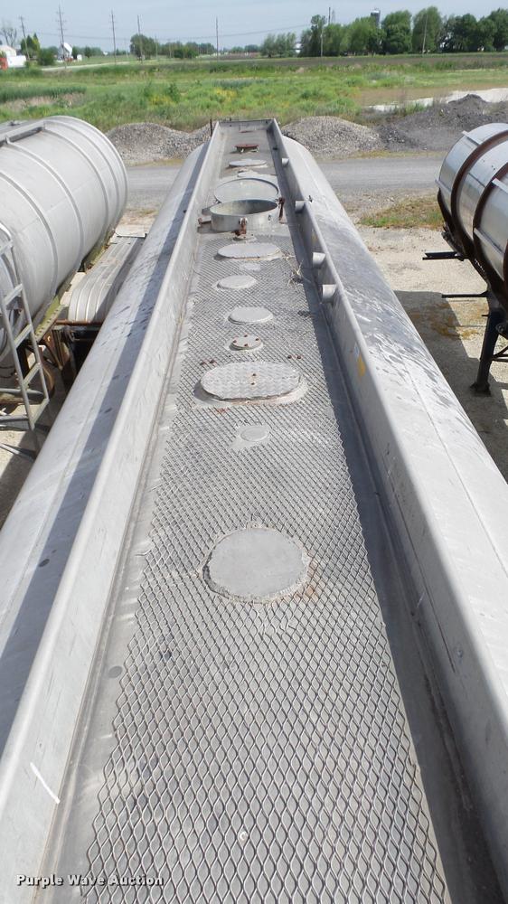 image for item K4048 1972 Heil tank trailer