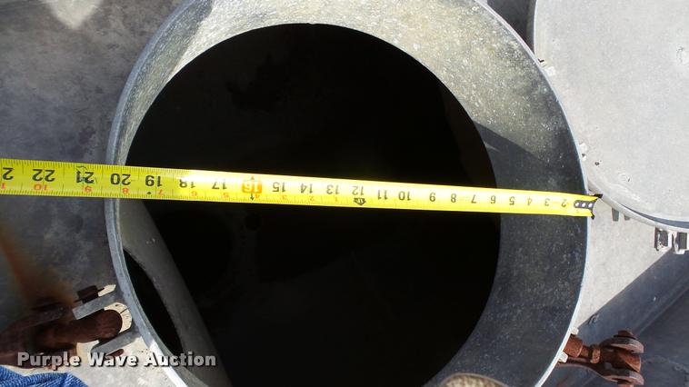 image for item K4048 1972 Heil tank trailer