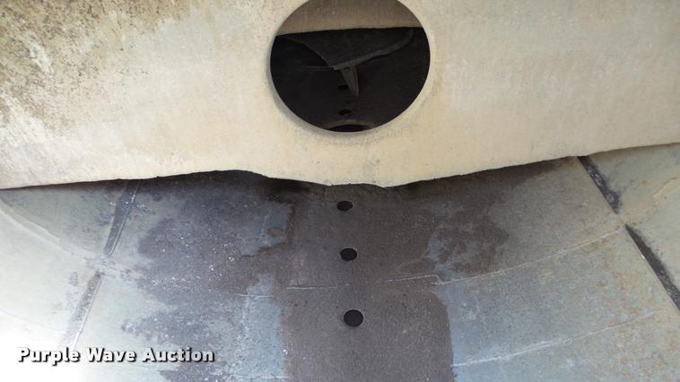 image for item K4048 1972 Heil tank trailer