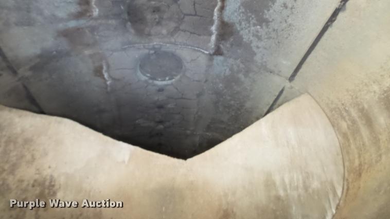 image for item K4048 1972 Heil tank trailer