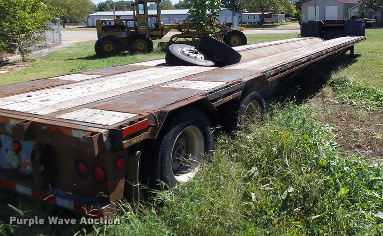 image for item K5683 2002 Doonan 482DB14B drop deck trailer