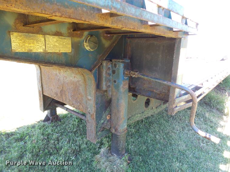 image for item K5683 2002 Doonan 482DB14B drop deck trailer