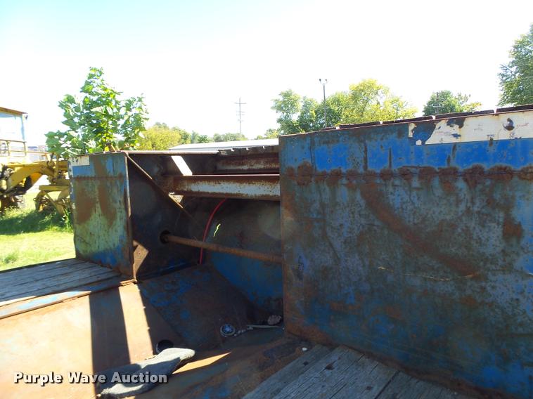 image for item K5683 2002 Doonan 482DB14B drop deck trailer