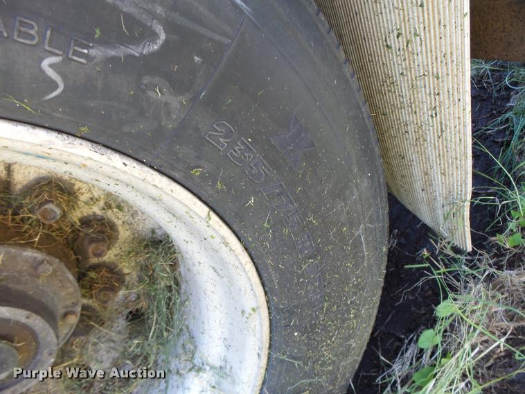 image for item K5683 2002 Doonan 482DB14B drop deck trailer