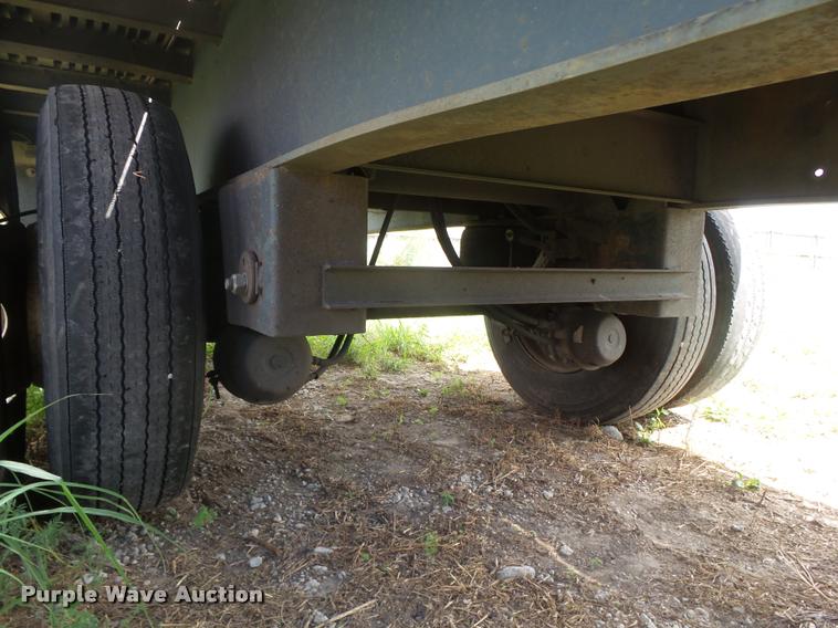 image for item K6999 2000 Utility flatbed trailer