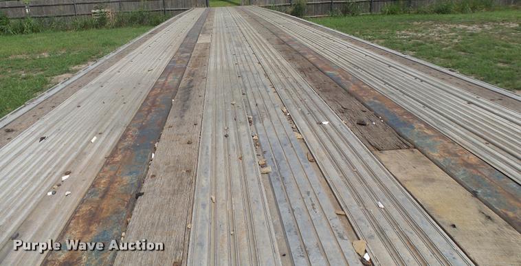 image for item K6999 2000 Utility flatbed trailer