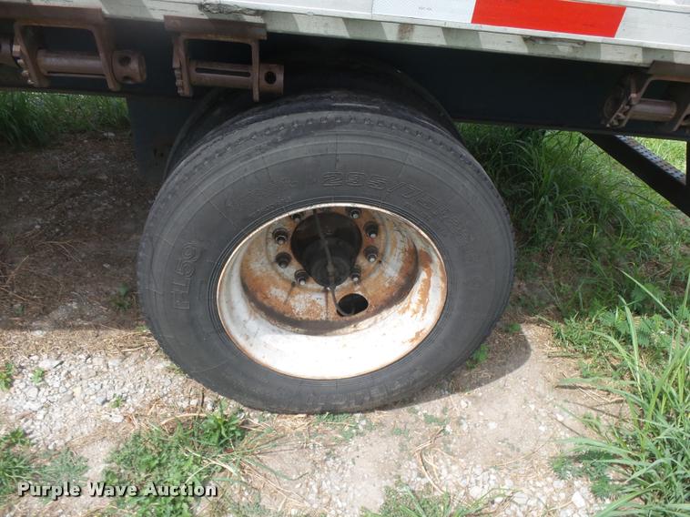 image for item K6999 2000 Utility flatbed trailer