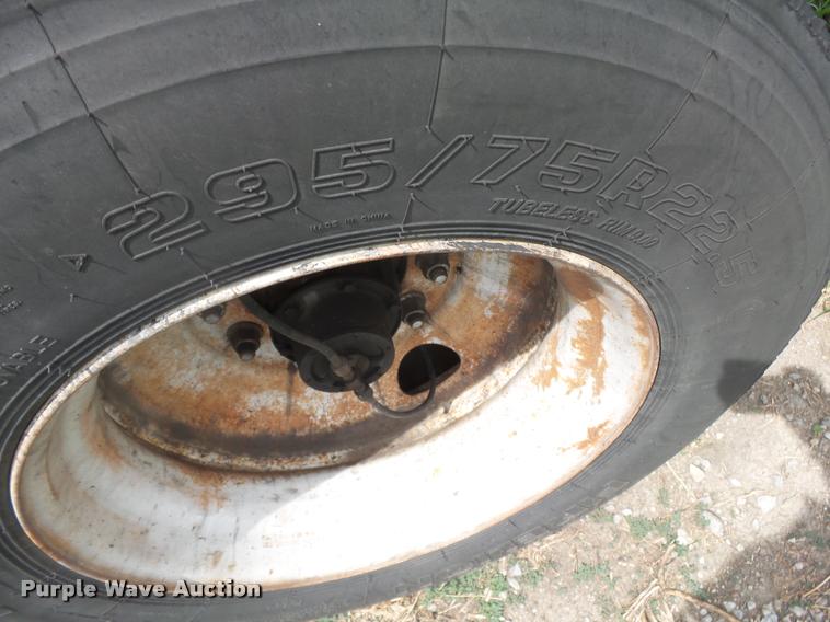 image for item K6999 2000 Utility flatbed trailer