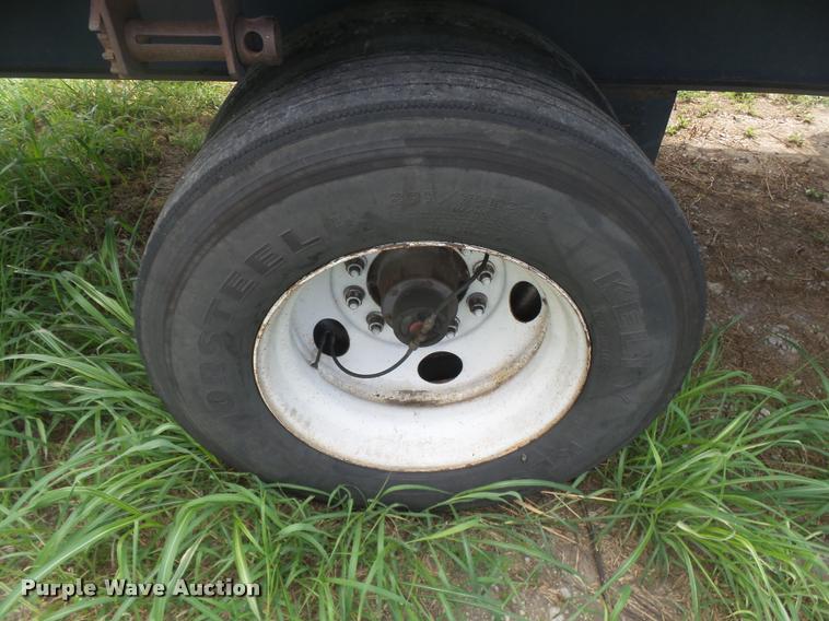 image for item K6999 2000 Utility flatbed trailer