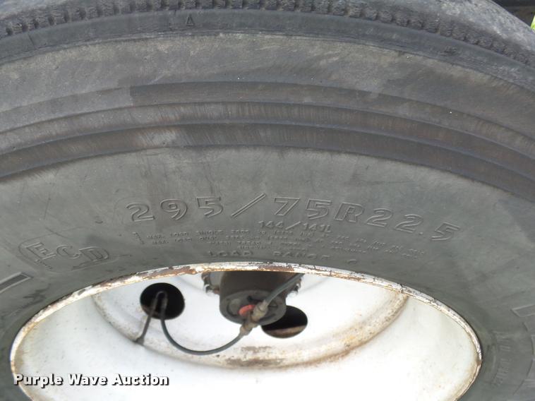 image for item K6999 2000 Utility flatbed trailer