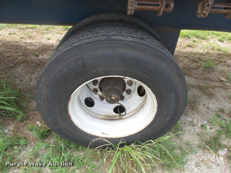 image for item K6999 2000 Utility flatbed trailer