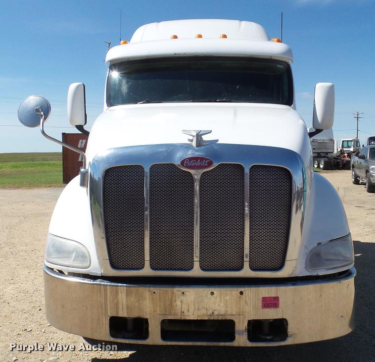 image for item L6978 2001 Peterbilt 387 semi truck