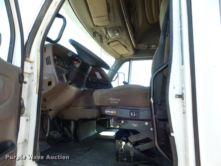 image for item L6978 2001 Peterbilt 387 semi truck