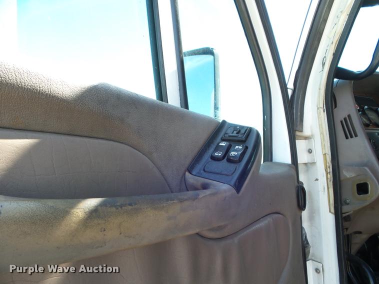 image for item L6978 2001 Peterbilt 387 semi truck