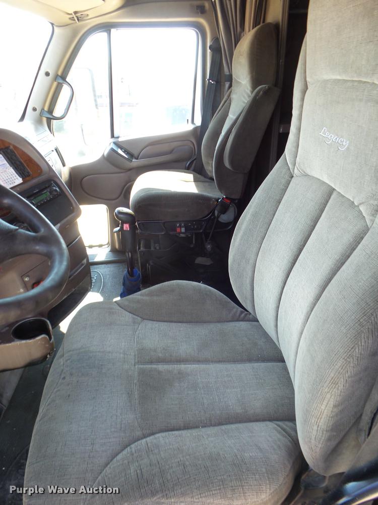 image for item L6978 2001 Peterbilt 387 semi truck