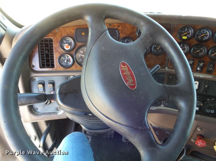 image for item L6978 2001 Peterbilt 387 semi truck