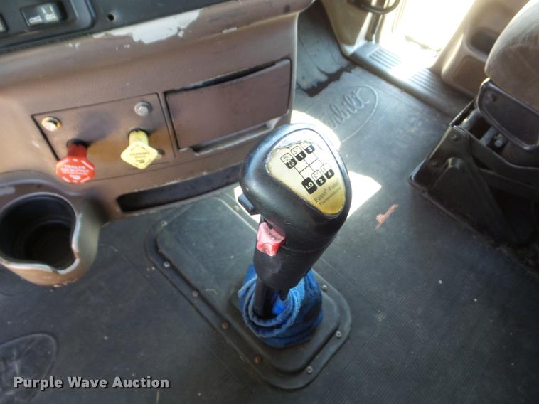 image for item L6978 2001 Peterbilt 387 semi truck