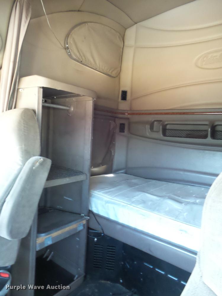 image for item L6978 2001 Peterbilt 387 semi truck