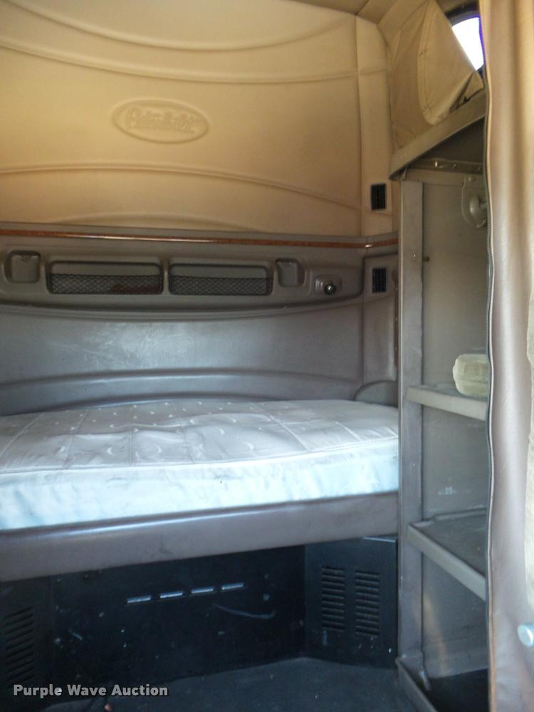 image for item L6978 2001 Peterbilt 387 semi truck