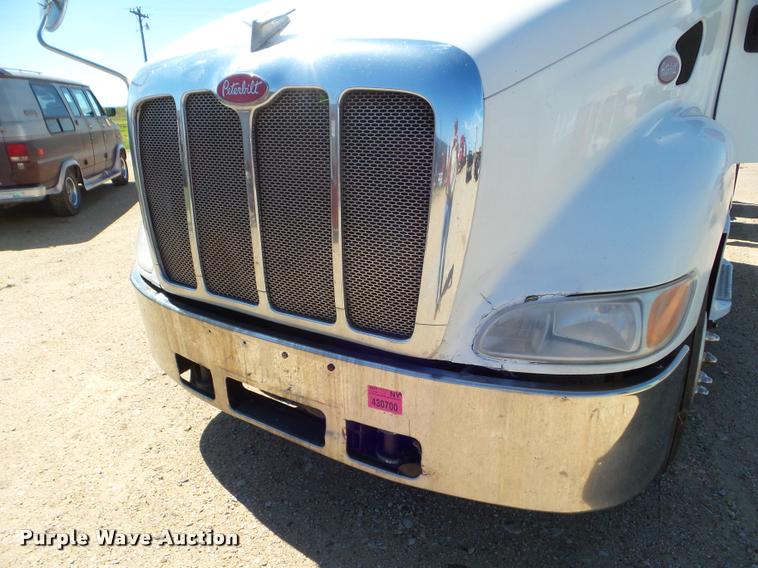 image for item L6978 2001 Peterbilt 387 semi truck