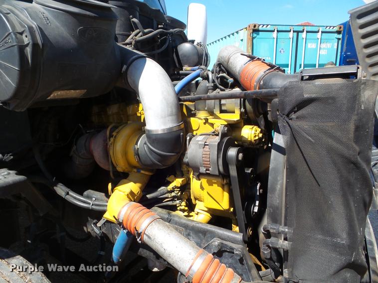 image for item L6978 2001 Peterbilt 387 semi truck