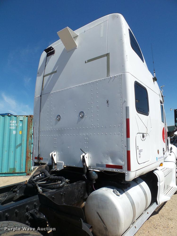 image for item L6978 2001 Peterbilt 387 semi truck