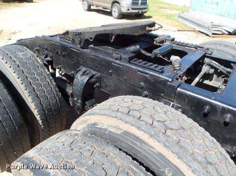 image for item L6978 2001 Peterbilt 387 semi truck