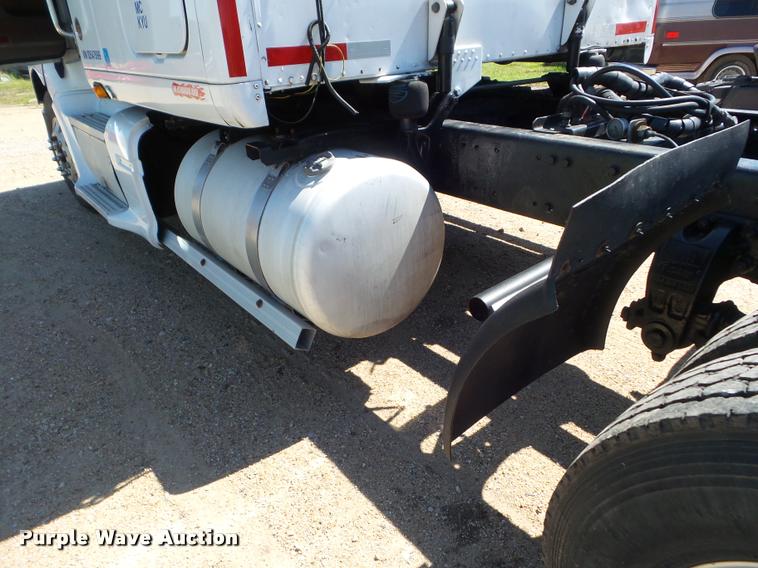 image for item L6978 2001 Peterbilt 387 semi truck