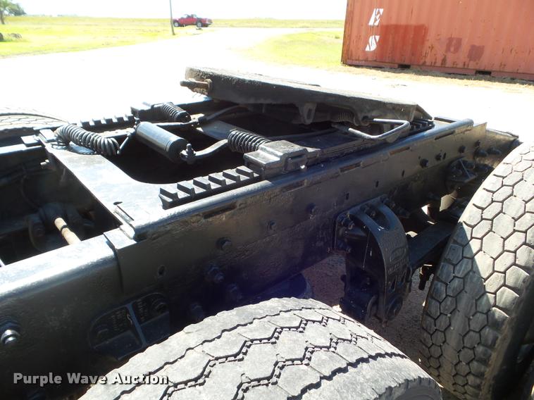 image for item L6978 2001 Peterbilt 387 semi truck