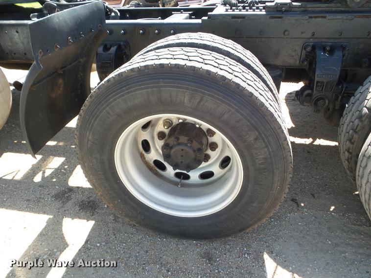 image for item L6978 2001 Peterbilt 387 semi truck