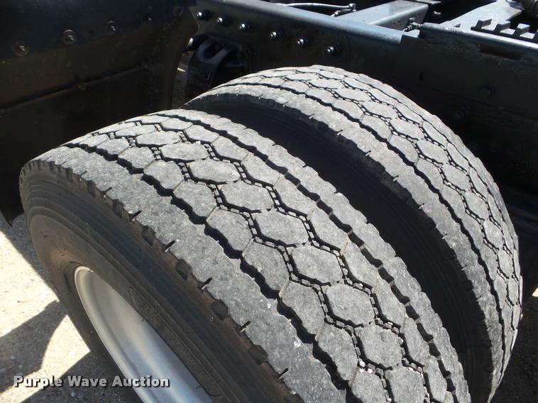 image for item L6978 2001 Peterbilt 387 semi truck