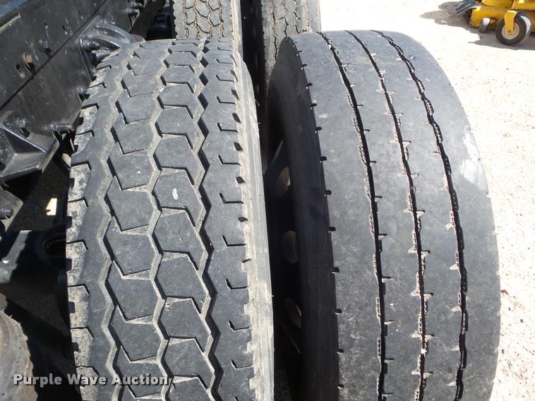 image for item L6978 2001 Peterbilt 387 semi truck