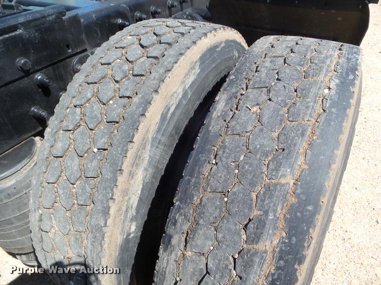 image for item L6978 2001 Peterbilt 387 semi truck