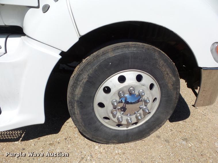 image for item L6978 2001 Peterbilt 387 semi truck