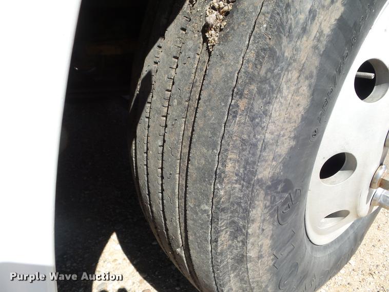 image for item L6978 2001 Peterbilt 387 semi truck