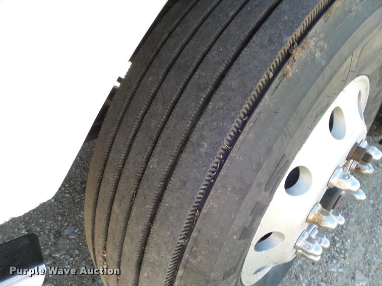 image for item L6978 2001 Peterbilt 387 semi truck