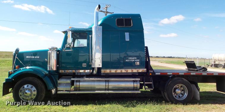 image for item L6979 1998 Western Star 4964FX semi truck