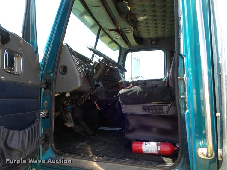 image for item L6979 1998 Western Star 4964FX semi truck