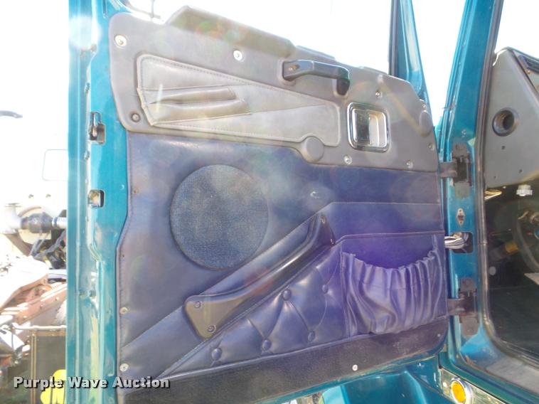 image for item L6979 1998 Western Star 4964FX semi truck