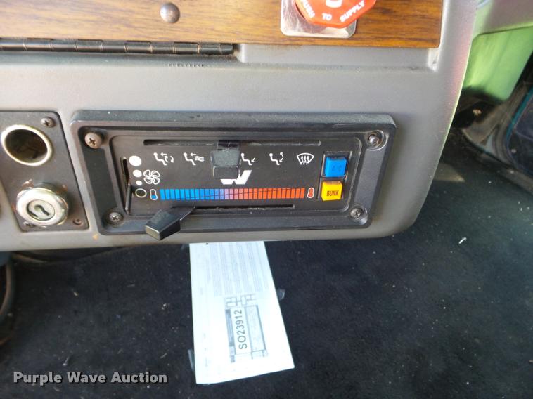 image for item L6979 1998 Western Star 4964FX semi truck