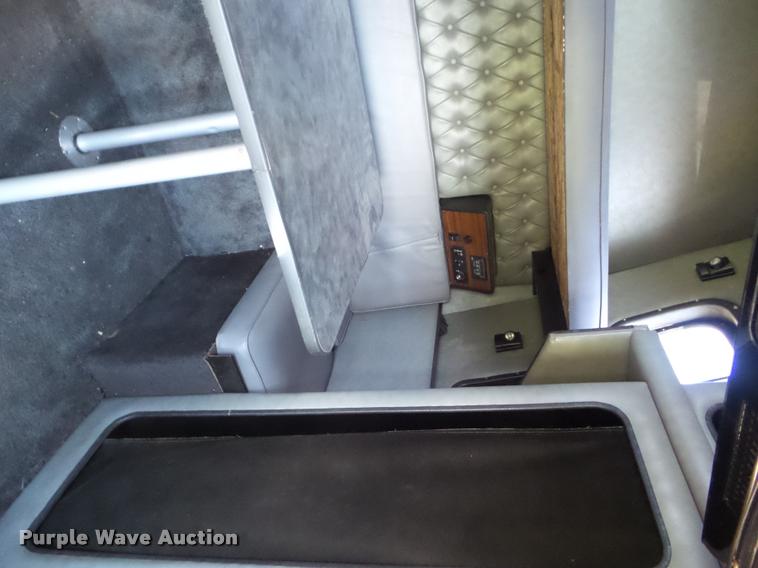 image for item L6979 1998 Western Star 4964FX semi truck