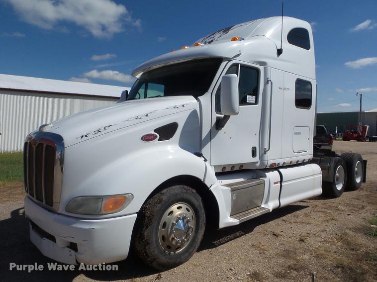 image for item L6980 2001 Peterbilt 387 semi truck