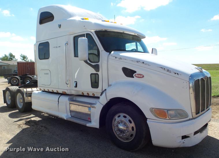 image for item L6980 2001 Peterbilt 387 semi truck