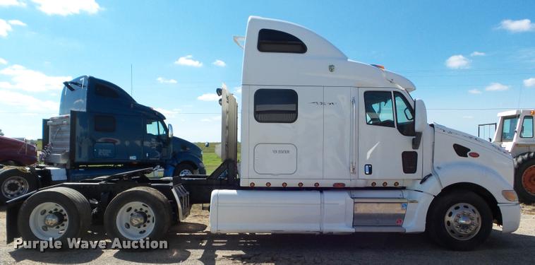 image for item L6980 2001 Peterbilt 387 semi truck