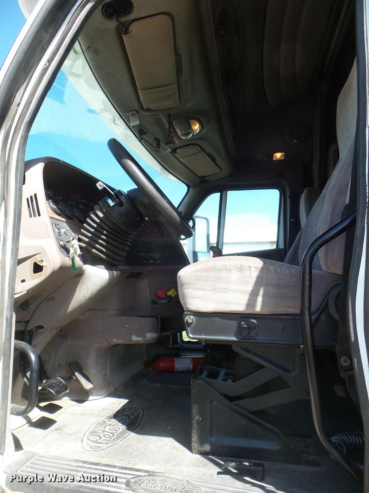 image for item L6980 2001 Peterbilt 387 semi truck