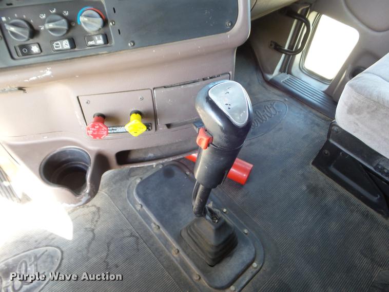 image for item L6980 2001 Peterbilt 387 semi truck