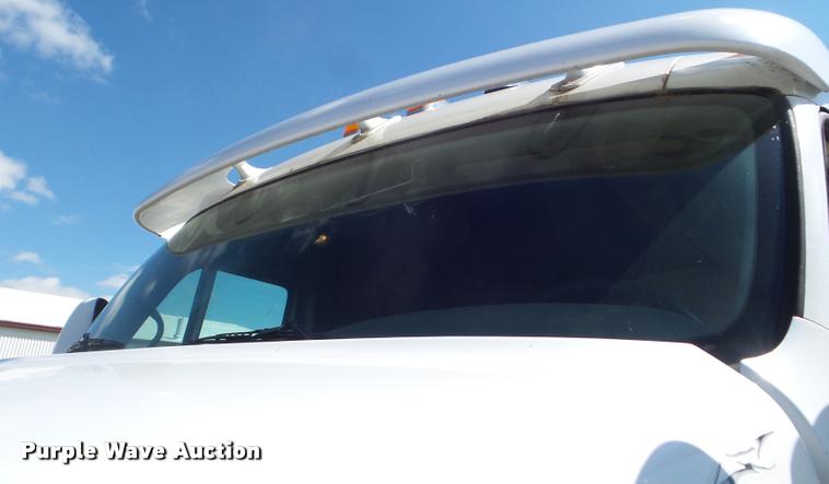 image for item L6980 2001 Peterbilt 387 semi truck