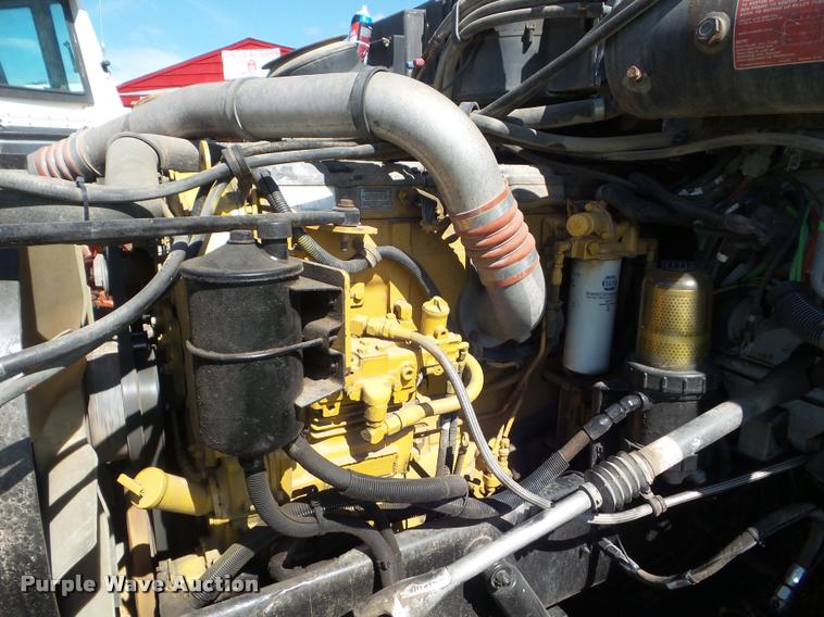 image for item L6980 2001 Peterbilt 387 semi truck