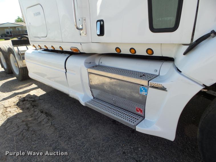 image for item L6980 2001 Peterbilt 387 semi truck